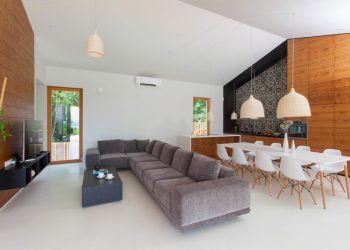 The Beauty of Seamless Floors: Exploring Microcement Options